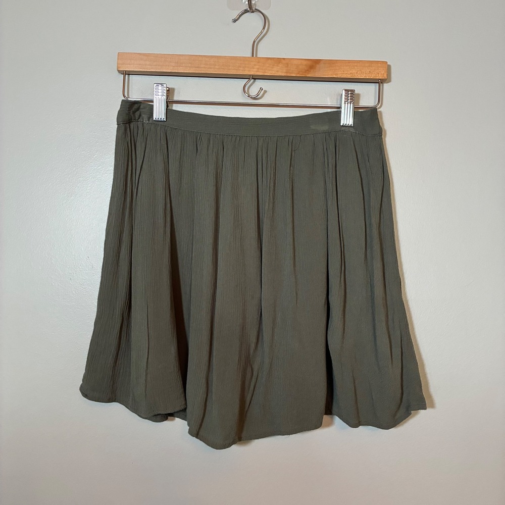 Forever 21 Olive Green Textured Crinkle Mini Skirt Womens Medium Elastic Waist